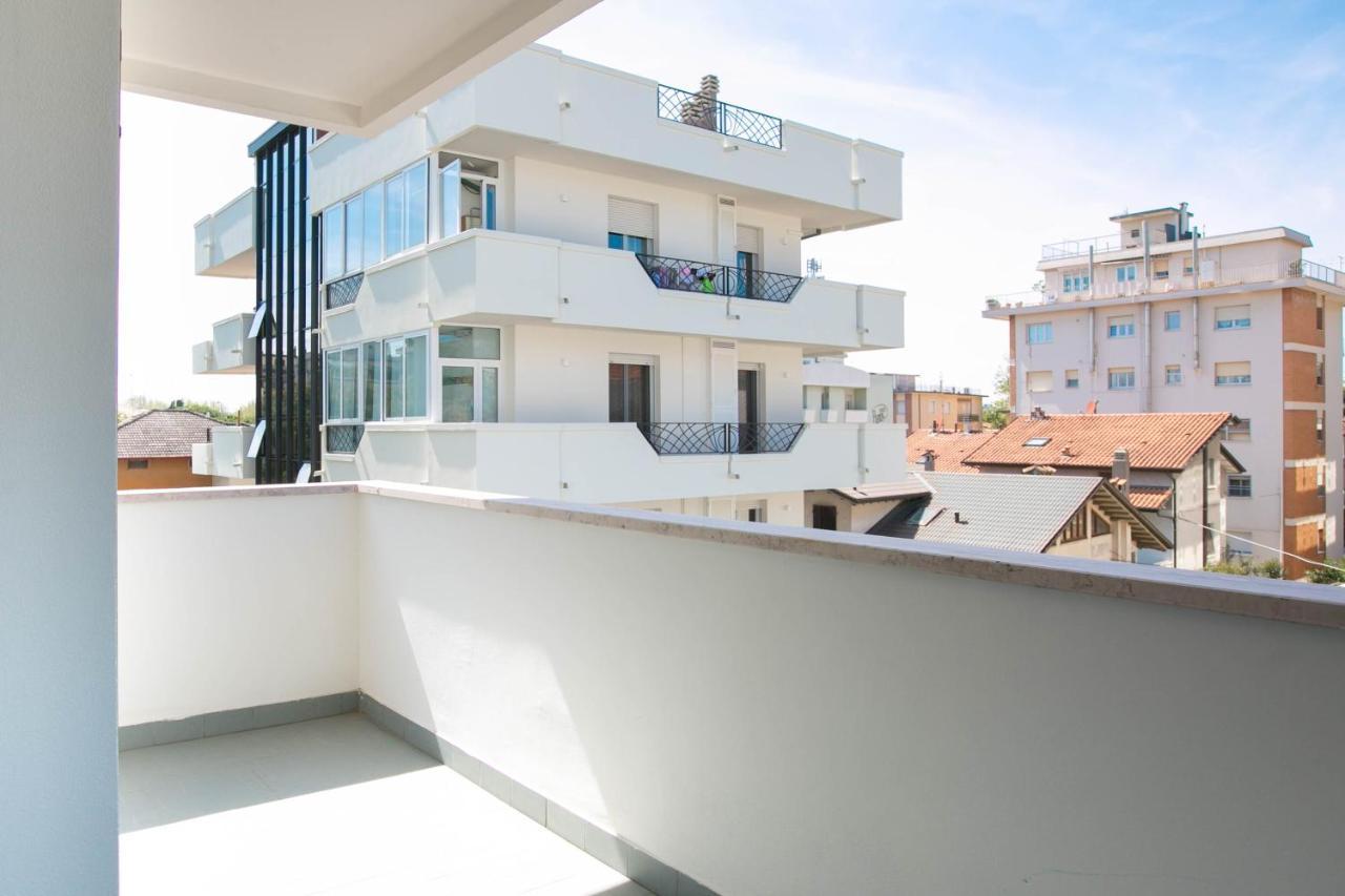 Residence Villa Dei Pini Римини Экстерьер фото