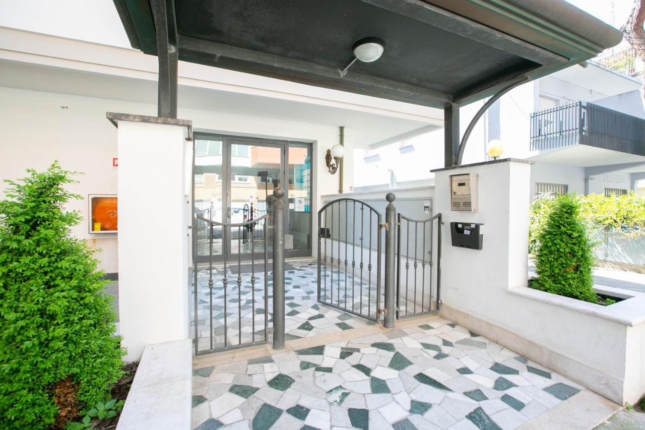 Residence Villa Dei Pini Римини Экстерьер фото