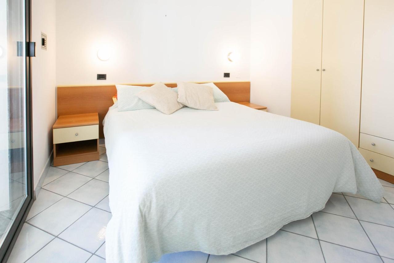 Residence Villa Dei Pini Римини Экстерьер фото