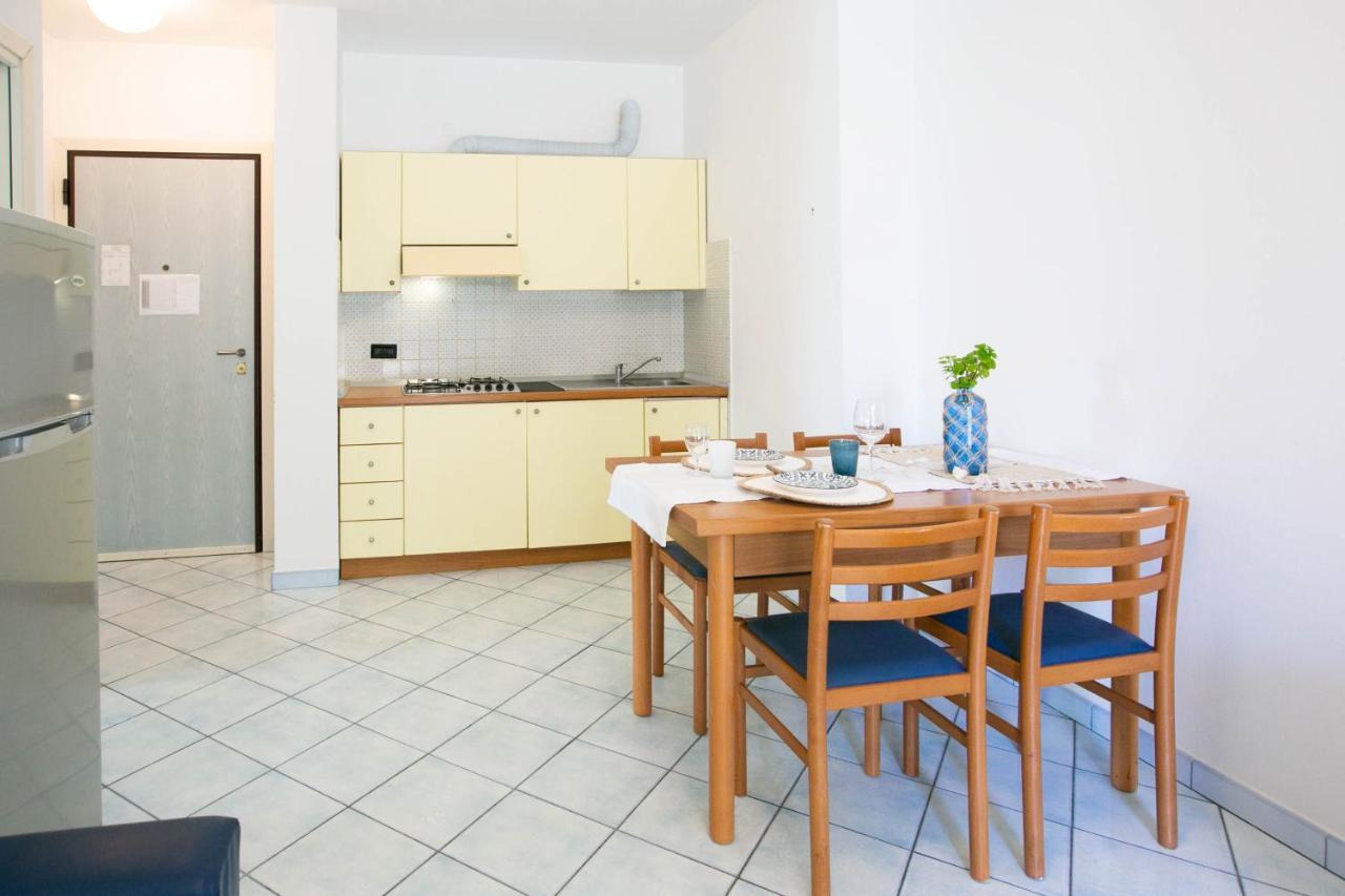 Residence Villa Dei Pini Римини Экстерьер фото
