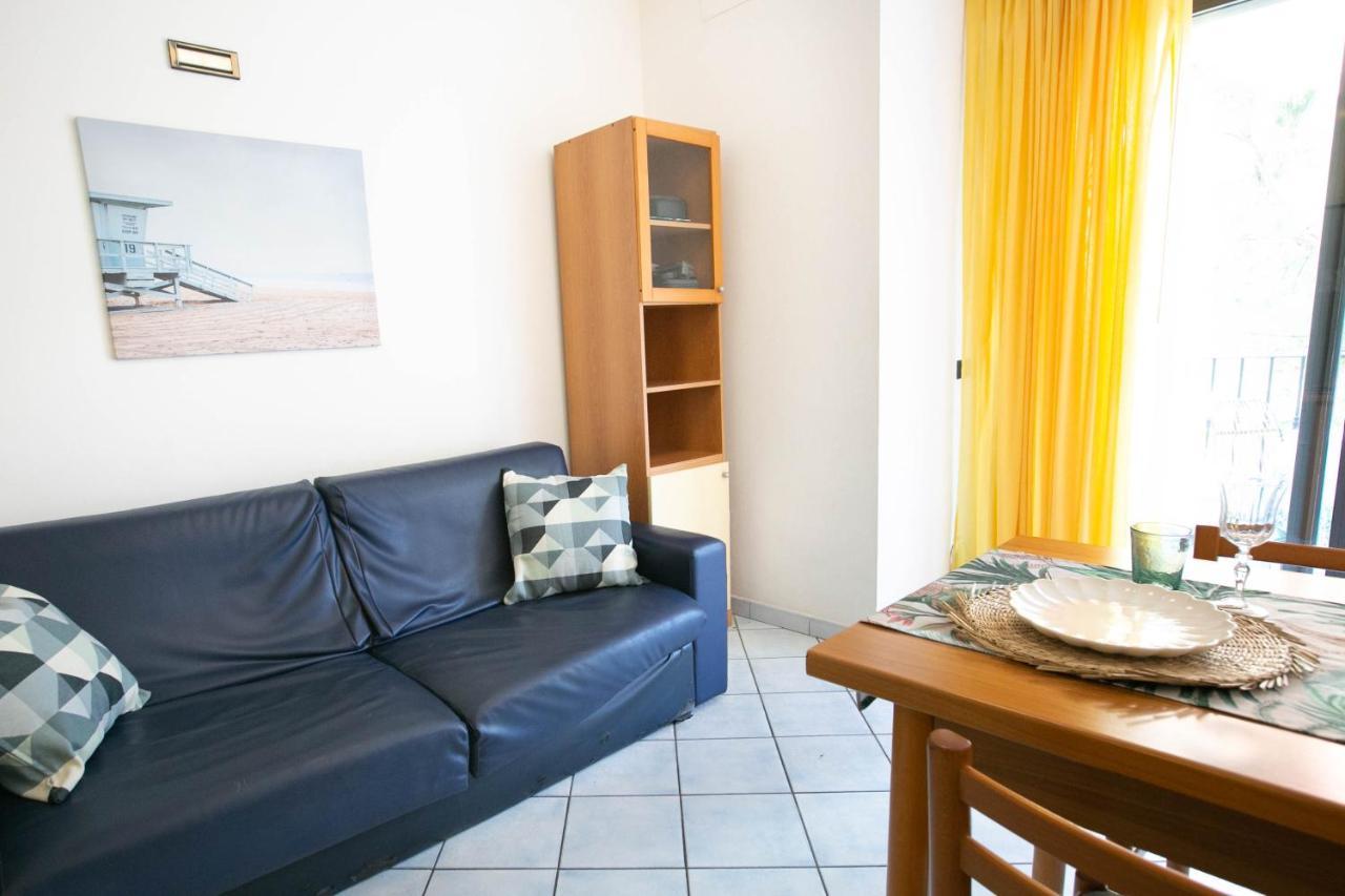 Residence Villa Dei Pini Римини Экстерьер фото