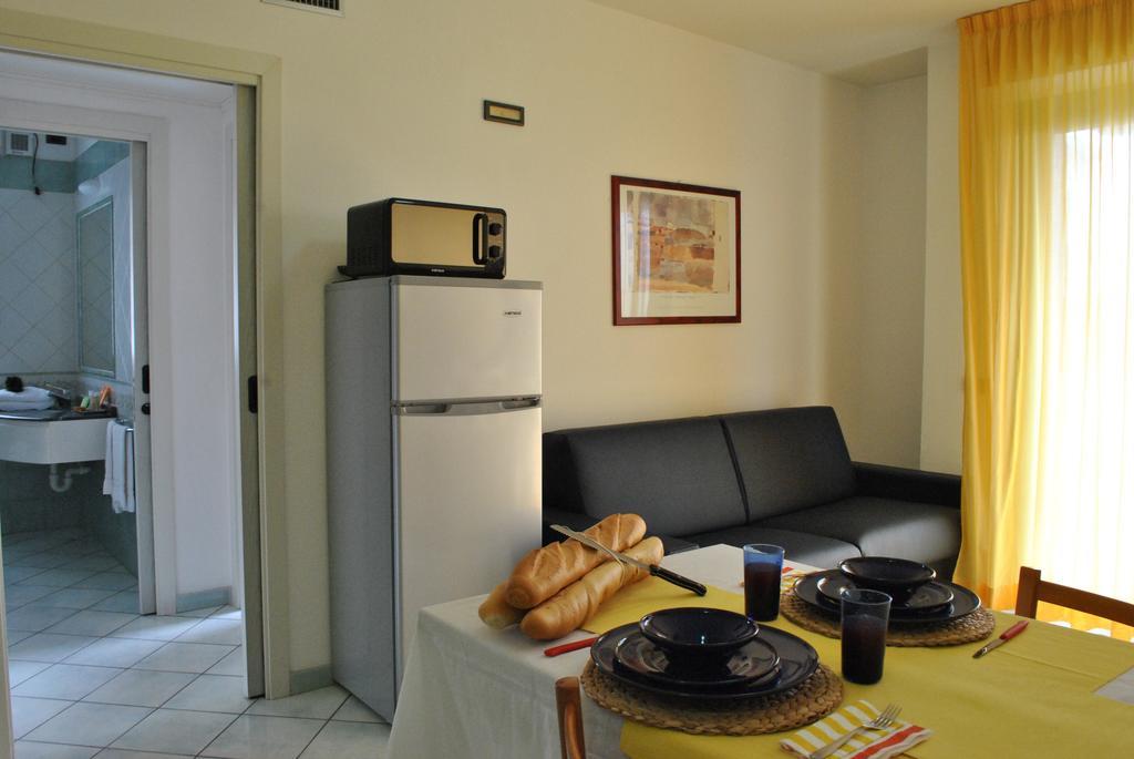 Residence Villa Dei Pini Римини Экстерьер фото
