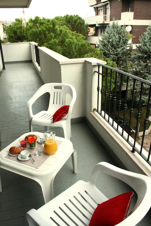 Residence Villa Dei Pini Римини Номер фото